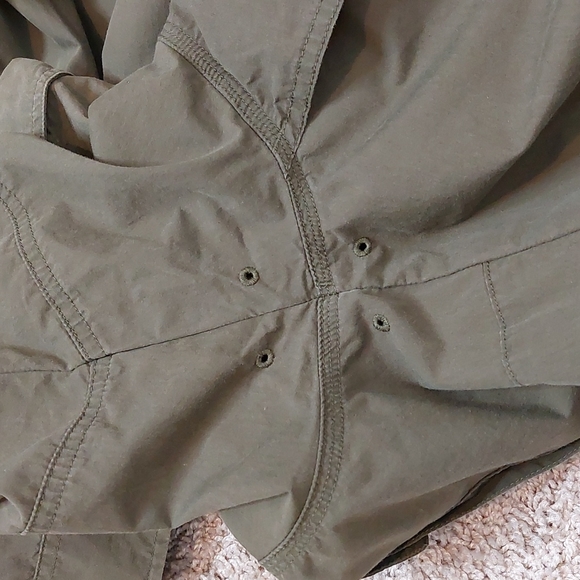 Eddie Bauer, size L, army green fishing/trail button down - Picture 11 of 11